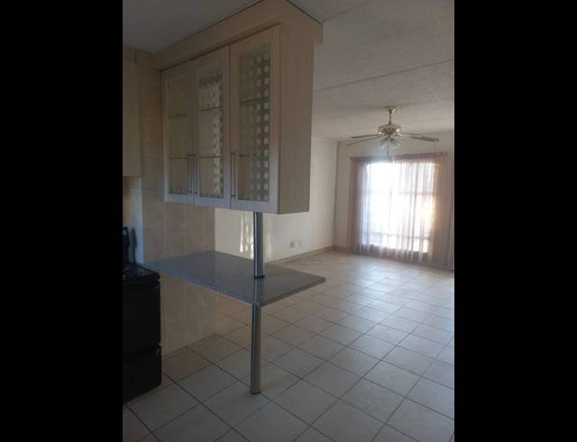 2 BEDROOM APARTMENT FOR SALE IN VANDERBIJLPARK SE 3
